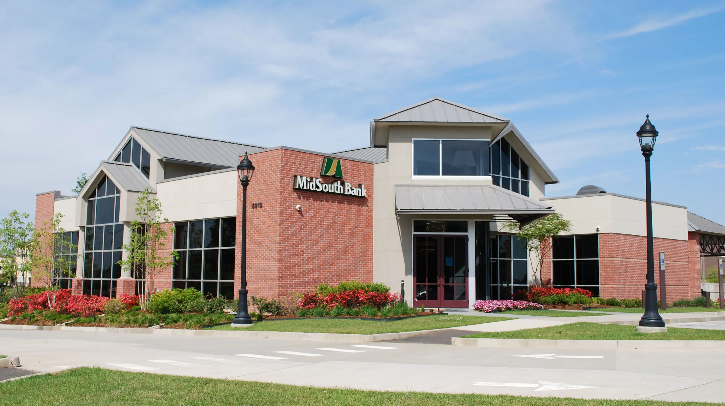 A MidSouth Bank branch built by C.M. Miciotto & Son.